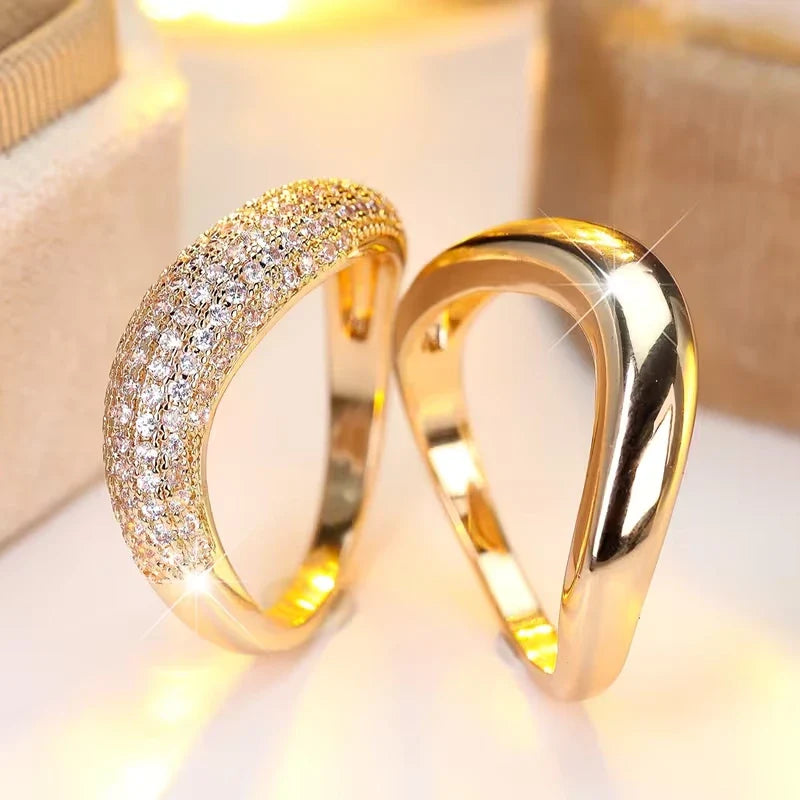 To-delte elegante brede matchende ringer